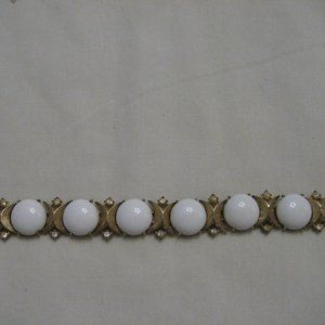 Vintage Sarah Coventry white glass bracelet